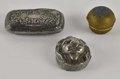 Lot 1193 - A Russian white metal niello work snuff box of...