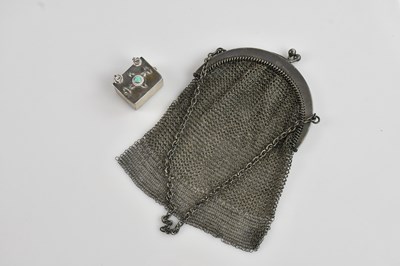 Lot 539 - A sterling silver mesh purse, stamped '925',...