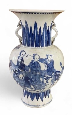 Lot 1032 - A 19th century Chinese blue and white...