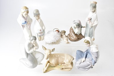 Lot 161 - LLADRO; a nativity scene, comprising Mary,...