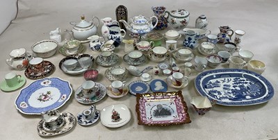 Lot 400 - A quantity of 19th century and later porcelain...