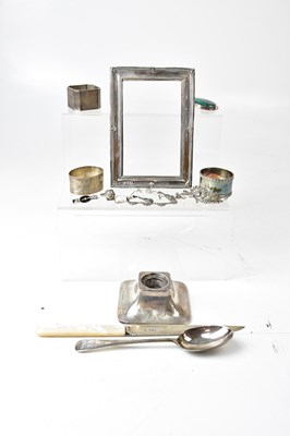Lot 1057 - A mixed lot of hallmarked silver items, to...