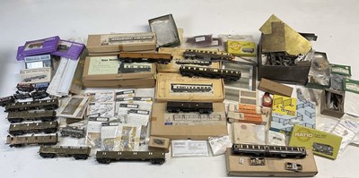 Lot 166 - A large amount of brass and metal train...