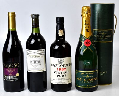 Lot 241 - A mixed lot of wines, comprising a boxed Moët...