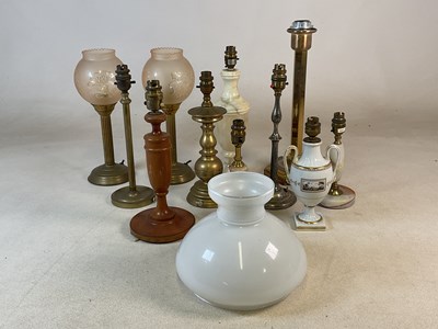 Lot 839 - A quantity of table lamps and glass shades,...