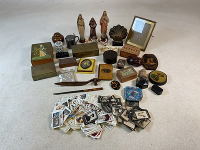 Lot 55 - A group of collectors' items, including...