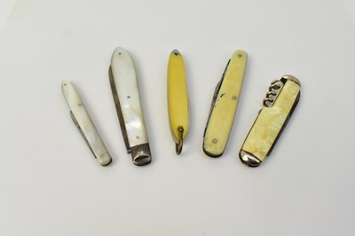 Lot 1059 - Five small pocket knives including a...