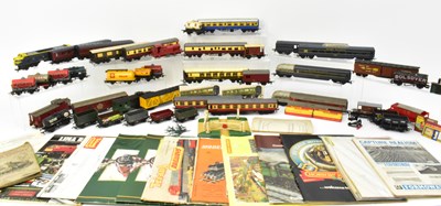 Lot 436 - Various OO gauge model railway rolling stock,...