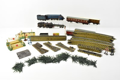 Lot 438 - Various items of OO gauge vintage model...
