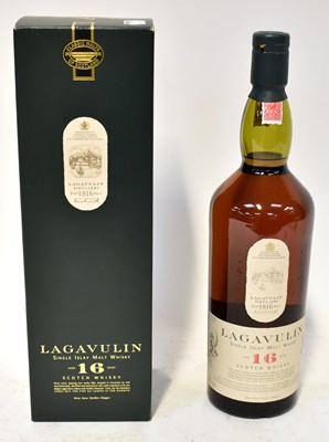Lot 304 - A boxed bottle of Lagavulin sixteen-year-old...