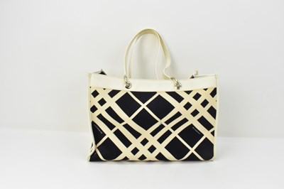 Lot 829 - BURBERRY; a modern lady's tote bag with blue...