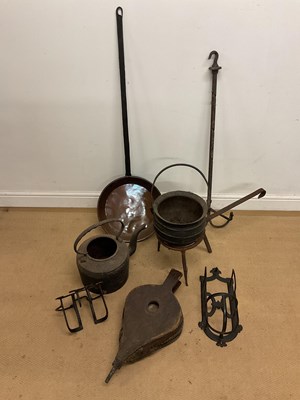 Lot 320 - A quantity of fireside accoutrements, to...