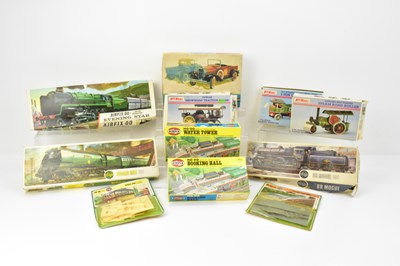 Lot 741 - Various vintage boxed model kits including...