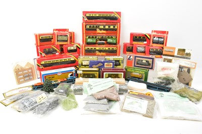 Lot 378 - HORNBY; various boxed OO gauge carriages,...