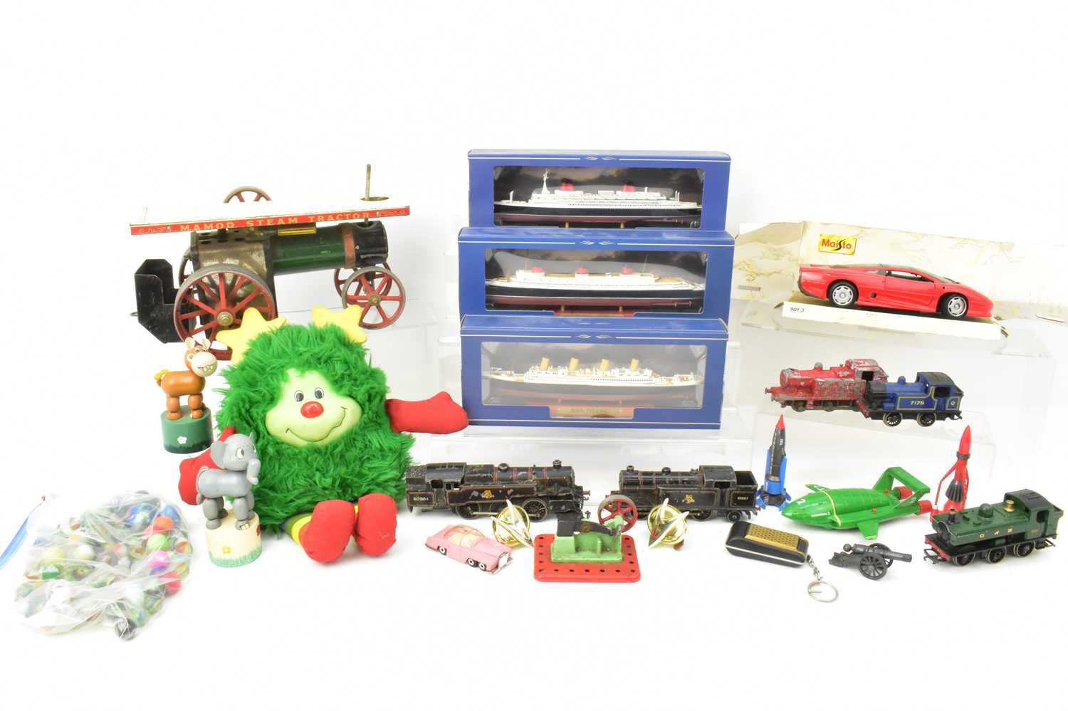 Lot 743 - Various vintage collectors' toys including a