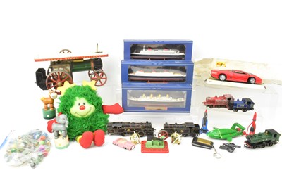 Lot 743 - Various vintage collectors' toys including a...