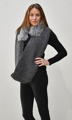 Lot 346 - INVERNI; a grey 100% alpaca knitted wool snood,...