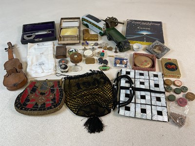 Lot 22 - An interesting group of collectors' items...