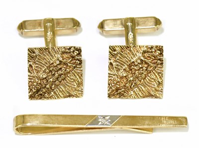 Lot 334 - A pair of 9ct yellow gold cufflinks with...