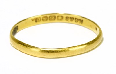 Lot 148 - A 22ct yellow gold wedding band, misshapen,...