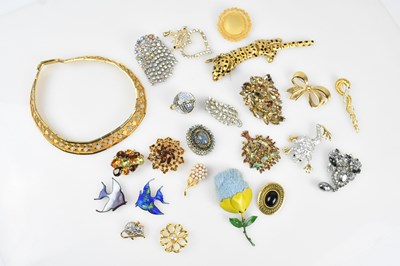 Lot 361 - BOUCHER; a gold tone vintage 1950s choker set,...