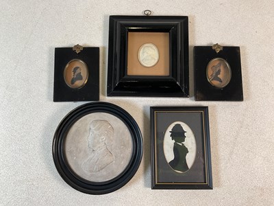 Lot 518 - A pair of silhouette portraits of a gentleman...