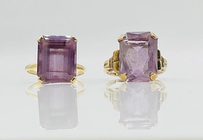 Lot 712 - Two 9ct yellow gold amethyst dress rings,...