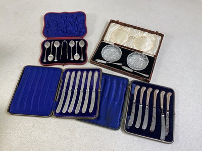 Lot 609 - A leather cased set of six Onslow pattern late...