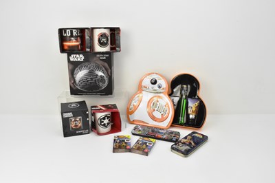 Lot 722 - STAR WARS; various items of collectible Star...