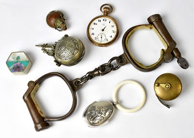 Lot 804 - A small group of collectors' items including a...