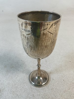 Lot 610 - A George V hallmarked silver trophy cup/goblet,...