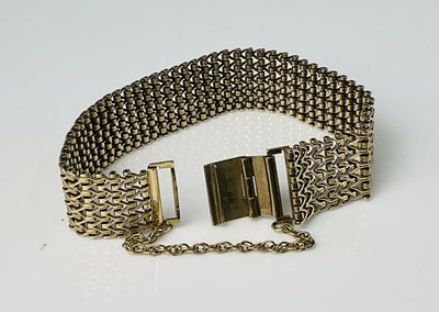 Lot 650 - A 9ct yellow gold bracelet, length approx 18cm,...