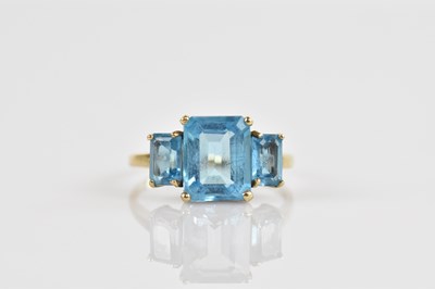 Lot 2515 - A yellow metal three stone dress ring set with...