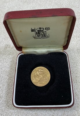 Lot 556 - An Elizabeth II sovereign, 1974, cased.