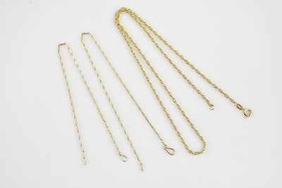 Lot 2124 - A 9ct yellow gold necklace, length 50cm,...