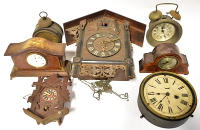 Lot 132 - A quantity of various clocks, including two...