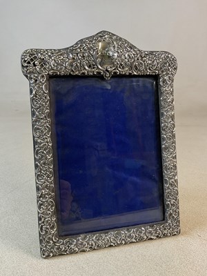 Lot 579 - A large Edwardian hallmarked silver fronted...