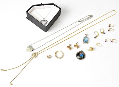 Lot 1345 - A small collection of jewellery to include a...