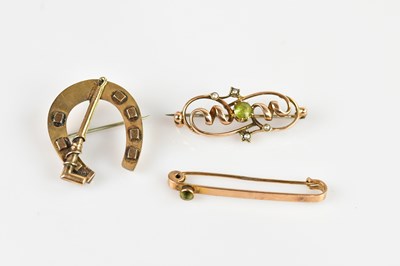 Lot 1311 - An Edwardian seed pearl and peridot set yellow...