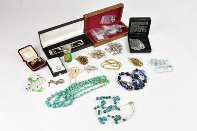 Lot 1046 - A small collection of decorative costume...