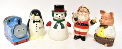 Lot 186 - A mixed lot of ceramics, including five...