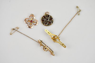 Lot 1325 - A Victorian yellow metal bar brooch set with a...
