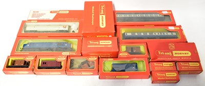Lot 413 - TRI-ANG HORNBY; boxed OO gauge items,...