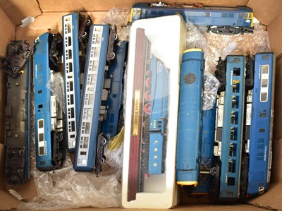 Lot 385 - HORNBY; a collection of OO gauge Diesel...