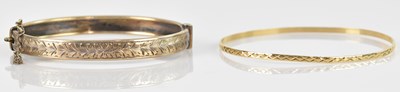 Lot 1253 - A 9ct yellow gold bangle with chased...