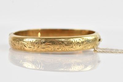 Lot 1168 - A 9ct yellow gold hinged snap bangle, approx...
