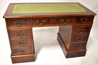 Lot 48 - A Georgian-style reproduction twin pedestal...