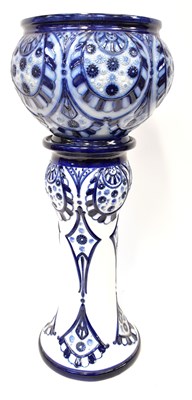 Lot 193 - A late Victorian blue and white porcelain...