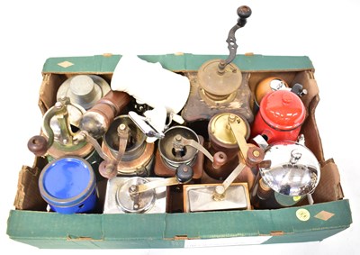 Lot 769 - A large collection of vintage kitchenalia to...