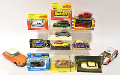 Lot 450 - A collection of diecast and other models,...